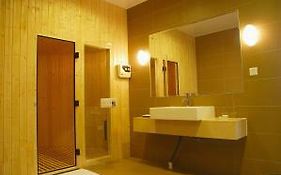 Vienna Classic Hotel Guangzhou Shaheding Metro Station